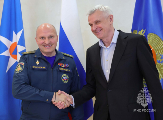 Глава МЧС России и губернатор Магаданской области обсудили готовность сил и средств РСЧС региона к паводкоопасному периоду