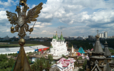 Shot: Пожар в Измайловском кремле увеличился до 1000 кв. метров