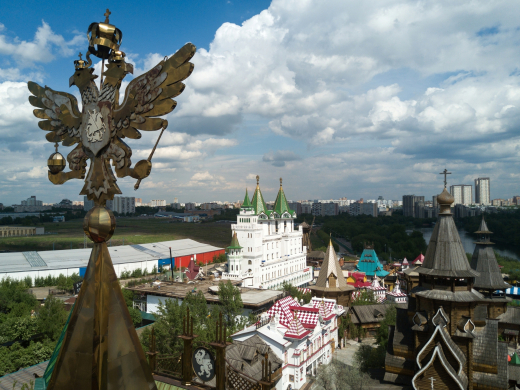 Shot: Пожар в Измайловском кремле увеличился до 1000 кв. метров