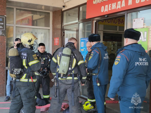 Пожарные учения проведены в торговом центре 