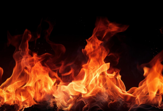 15 человек эвакуировали ночью из загоревшейся в Воронеже многоэтажки