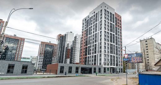 Тело женщины нашли под окнами ЖК в Ленинском районе Воронежа