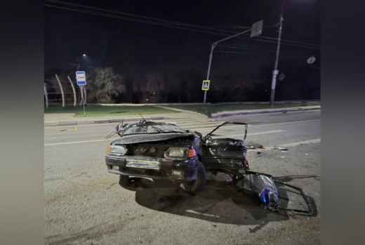 «Ладу» практически раздавило в ночном ДТП у воронежского моста: есть погибший