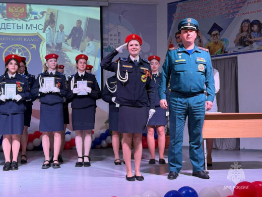 Кадеты пожарно-спасательного профиля в Симферополе получили выпускные свидетельства