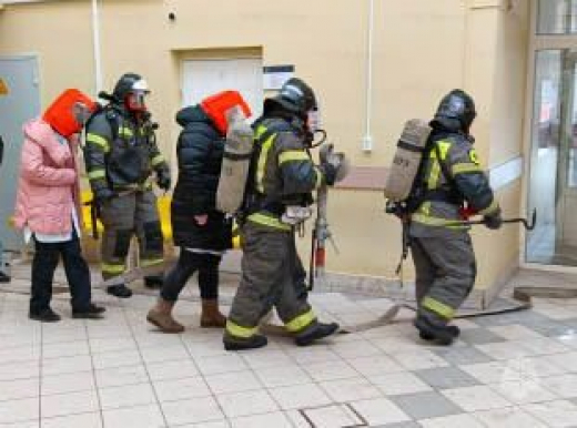 Пожарные учения проведены в поликлинике Воскресенска