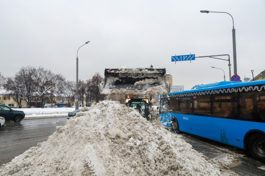 Дептранс призвал москвичей пользоваться городским транспортом из-за снегопада