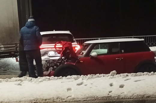 Массовое ДТП полностью перекрыло улицу в Воронеже