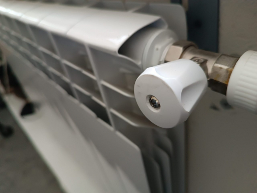 Жители дома на бульваре Победы вторую неделю мёрзнут без отопления