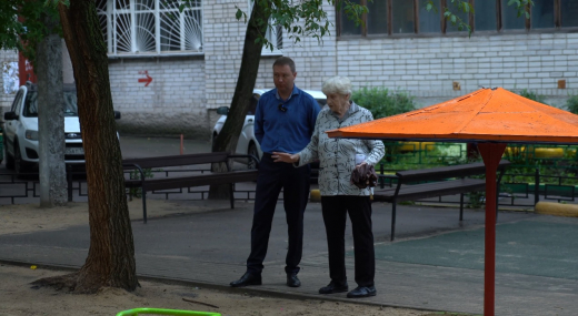 Депутат Воронежской гордумы провёл встречу с жителями дома на улице Хользунова