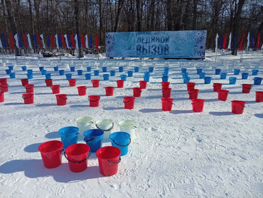 Более 300 воронежцев одновременно облились водой в «Олимпике»