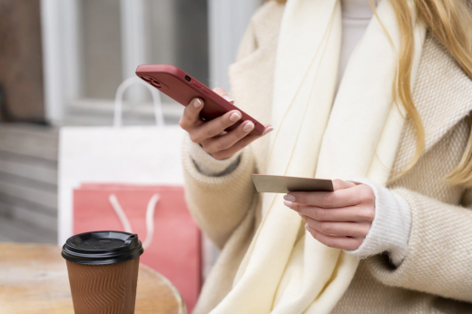 Непривычно большая сумма или много мелких траншей: почему банки блокируют переводы клиентов самим себе