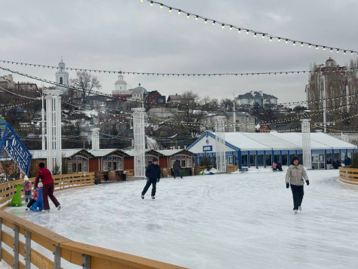 Почти 250 тысяч воронежцев посетили каток на Адмиралтейской набережной