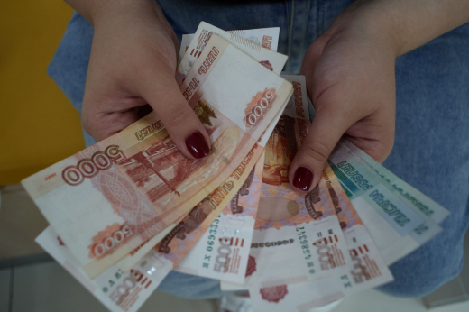 Экономист Абрамов: Для жизни в городе нужна зарплата от 80 до 100 тыс. рублей