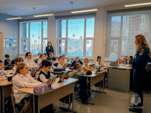 Уроки безопасности для самых маленьких: сотрудники МЧС проводят занятия в Мытищах