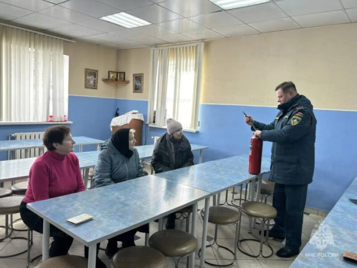 Сотрудники МЧС России провели инструктаж по пожарной безопасности в Богоявленском Соборе