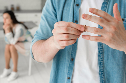 Ко Дню святого Валентина на «Афише Daily» вышел спецпроект «Осколки чувств»