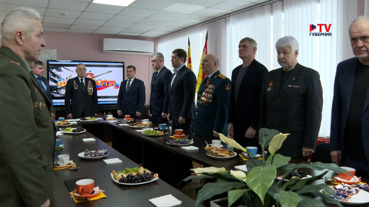 Воронежских ветеранов поздравили депутаты областного и городского парламентов