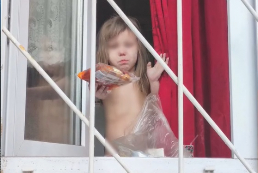 Воронежской проститутке, запершей дочь без еды и воды, сократили срок на день