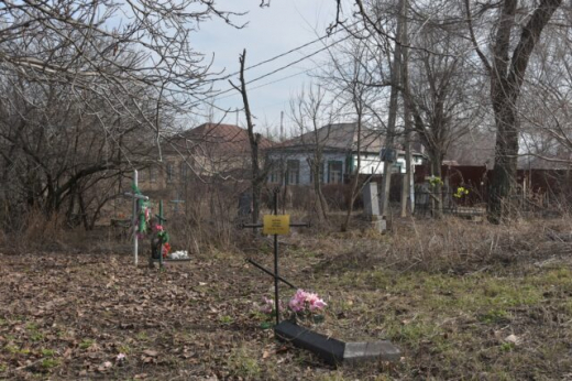 Кладбище под окнами: откуда взялись забытые могилы посреди частного сектора в Воронеже