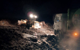 Больше 160 тонн мусора из трех районов области застряли у полигона в Анне