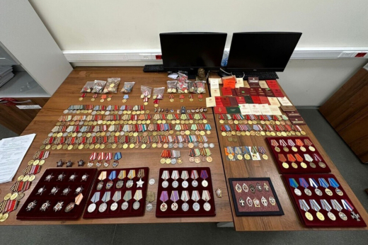 В Шереметьево пассажир пытался вывезти из страны почти 500 советских медалей