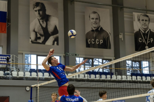 Воронежские волейболисты проиграли лидеру сезона