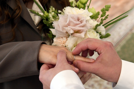 Более 700 пар заключили брак в Москве в «красивую» дату 26 февраля