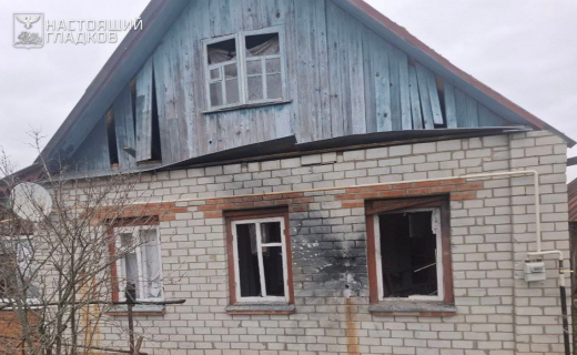 Хозяин дома, пострадавшего после атаки БПЛА в Воронежской области, сам заделал окна