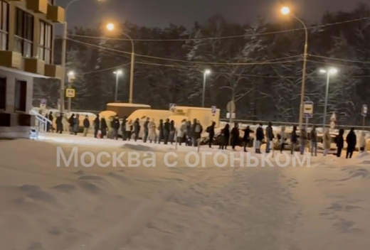 Гигантская очередь к автобусам выстроилась в ЖК «Восточое Бутово»