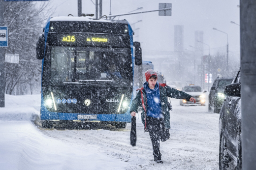 «Желтый» уровень погодной опасности продлили в Москве и области из-за ветра
