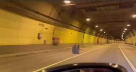 В тоннеле на Новорижском шоссе заметили колесо, катящееся отдельно от грузовика