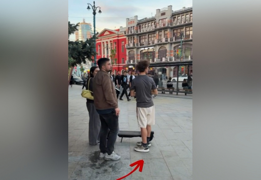 Пьяный прохожий избил 18-летнего уличного музыканта в центре Воронежа