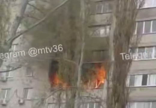Десять человек выбежали из горящей многоэтажки в Воронеже