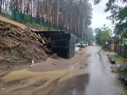 Сель завалил песком дорогу в воронежском Ямном