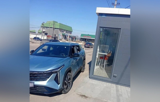 Кроссовер выехал на тротуар и сбил сразу двух пешеходов под Воронежем