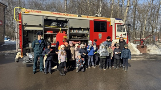 День открытых дверей для школьников прошел в пожарно-спасательной части № 4 Красногорска