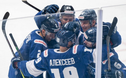Хоккеисты «Бурана» обыграли на домашнем льду саратовский «Кристалл»