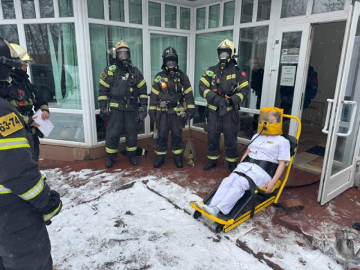 Огнеборцы подмосковной Дубны провели тренировку по эвакуации в лечебно-реабилитационном центре