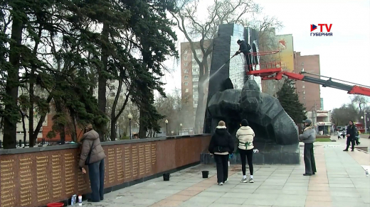 Памятник Славы в Воронеже помыли ко Дню Победы