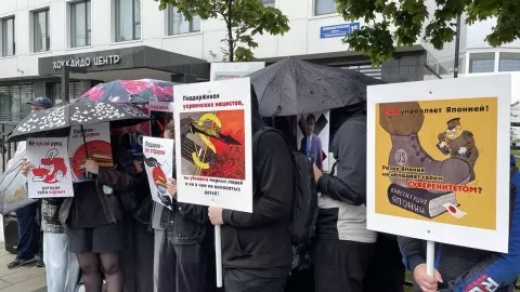 У генерального консульства Японии в Южно-Сахалинске (