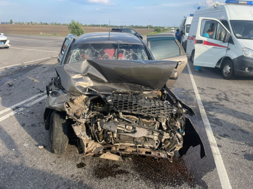 Четыре человека попали в больницу после жёсткого ДТП на трассе в Воронежской области
