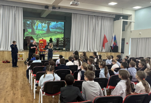 В Красногорске первоклассники на примере сказки напомнили сверстникам о правилах пожарной безопасности