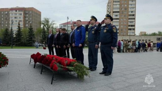 В Подольске торжественно возложили цветы к стеле «Город трудовой доблести»