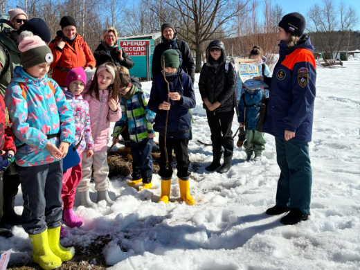 В Королеве сотрудники МЧС России провели акцию «Осторожно, тонкий лед!»