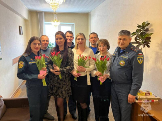 В 16 пожарно-спасательном отряде поздравили сотрудниц и ветеранов с Международным женским днём