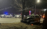 В Воронеже на улице 9 Января иномарка влетела в дерево