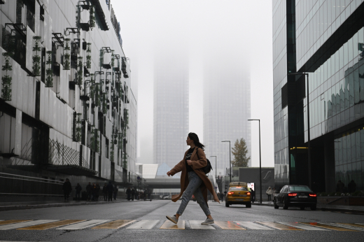 Столичных водителей призвали быть осторожными на дорогах из-за тумана