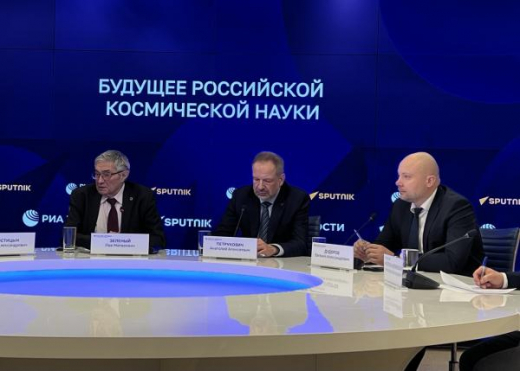 Вкалывают роботы. Россия сделает ставку на роботов вместо пилотируемых лунных миссий до 2036 г.