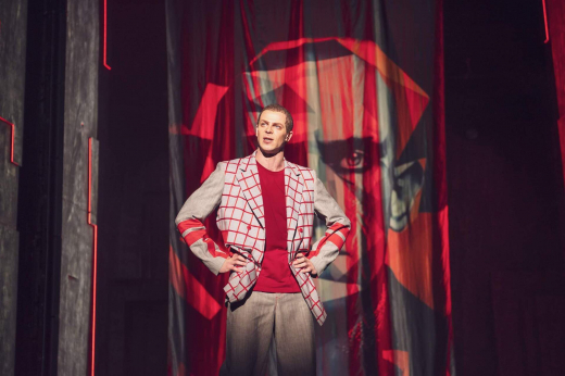 «Афиша»: Спектакль «Р» по Гоголю стал хитом театрального сезона