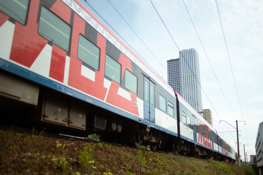 На станции «Москва-Сити» на МЦД-1 мужчина попал под поезд, его зажало